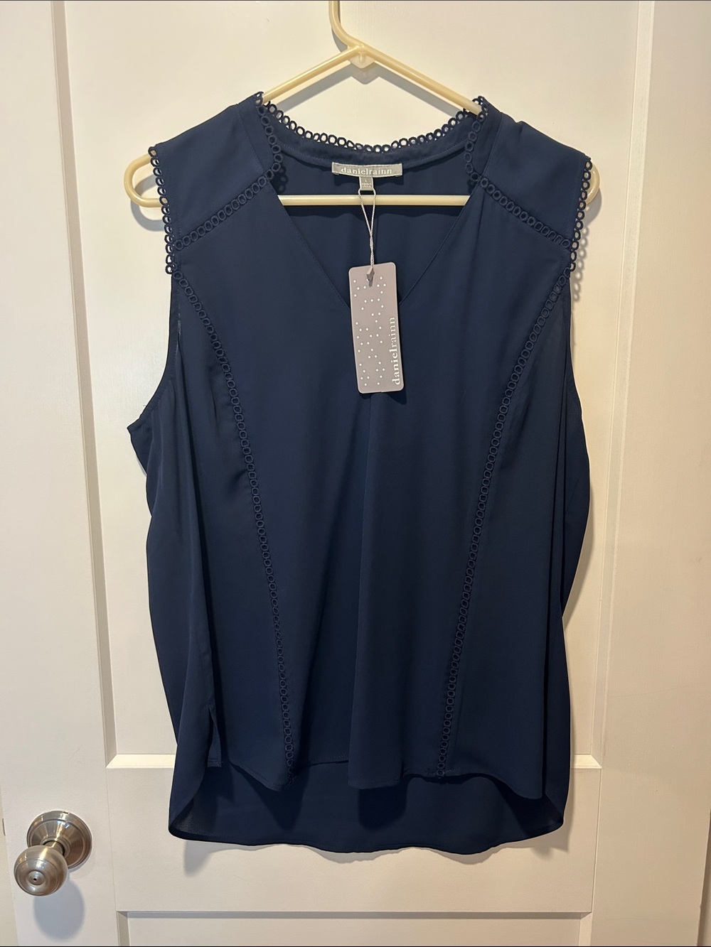 Daniel Rainn Navy Sleeveless V-Neck Lace-Trim Shell